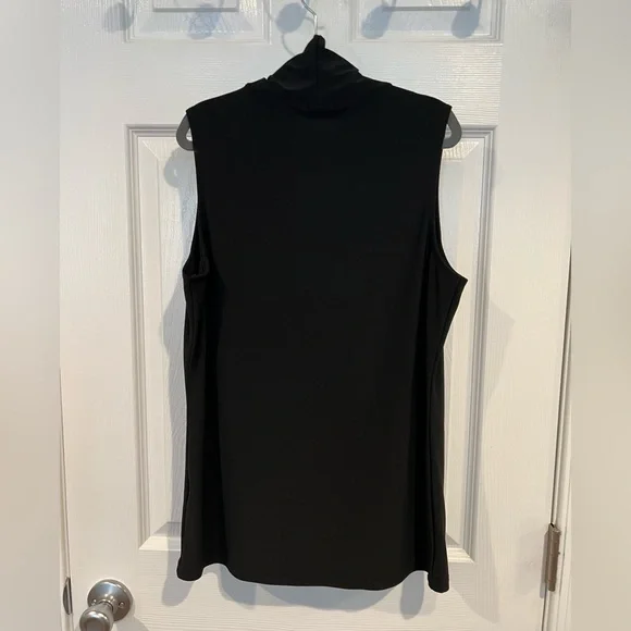 Le Lis Black Sleeveless Top - Picture 2 of 3